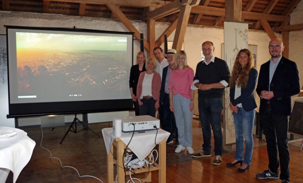 Blick vom Kirchturm auf Singen und den Hegau im 340-Grad-Panorama